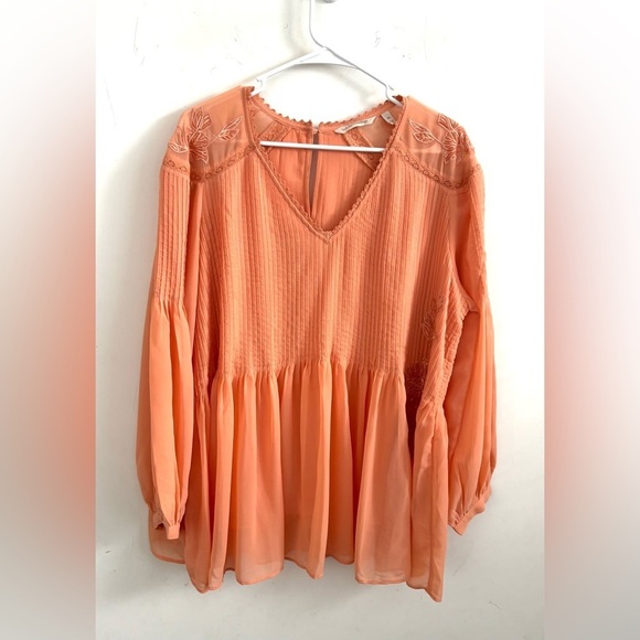 Soft Surroundings Carte Blanche Peach
Chiffon Sequin Trim Blouse Flowy peasant - Picture 2 of 8